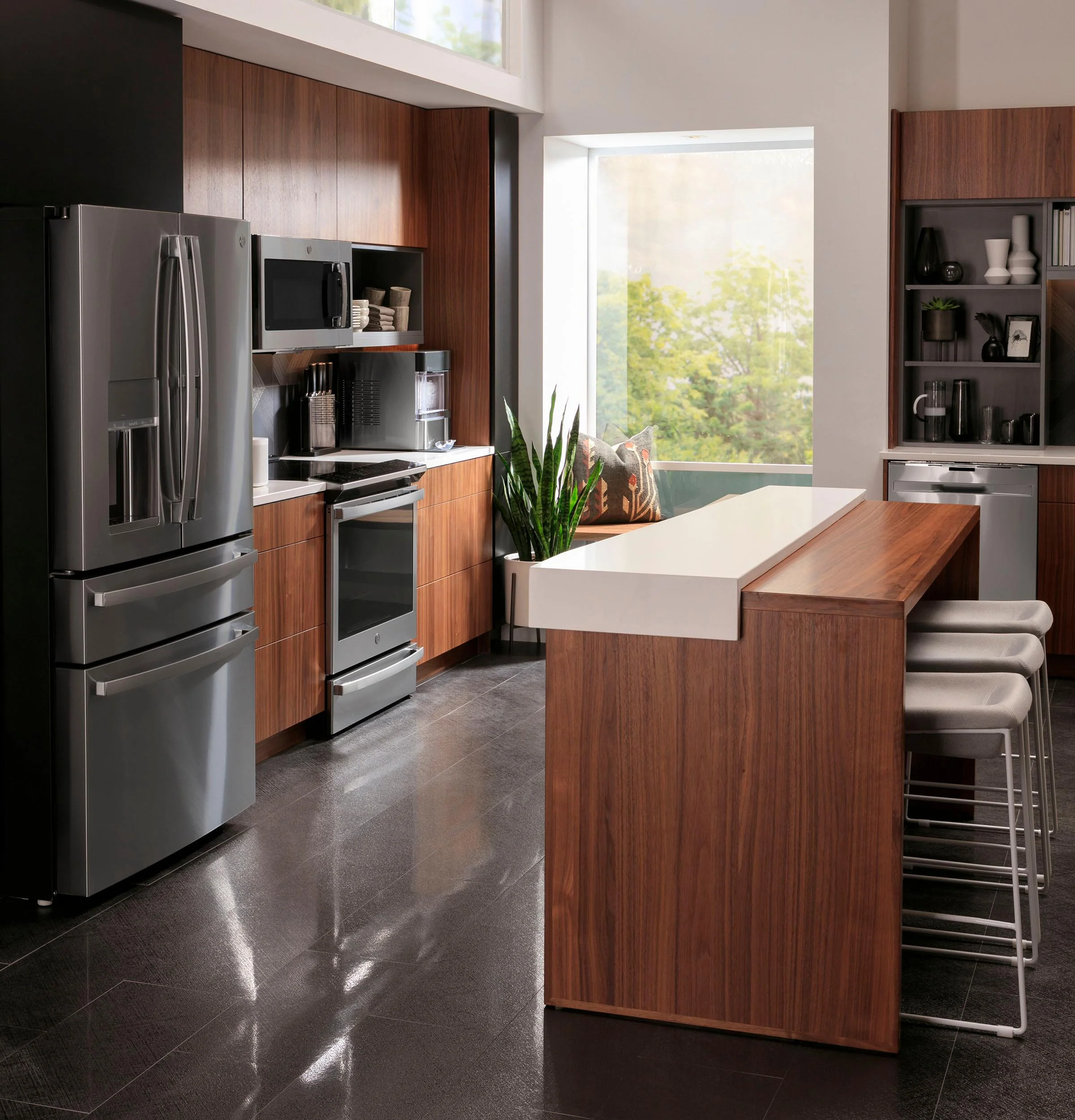 PVD28BYNFS GE Profile™ ENERGY STAR® 27.9 Cu. Ft. Smart Fingerprint Resistant 4-Door French-Door Refrigerator with Door In Door - Image 36