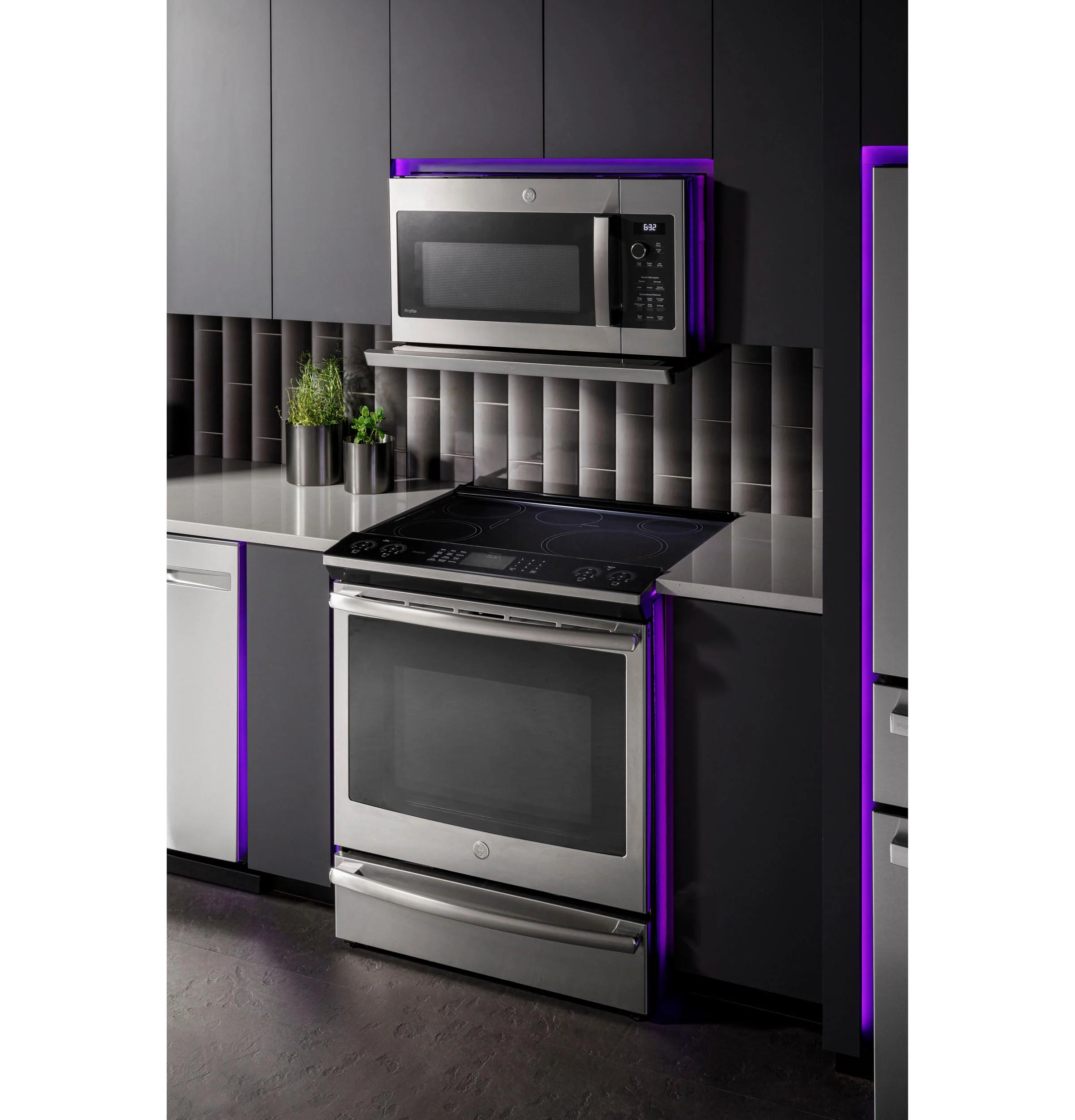 PVM9225RYSS GE Profile™ 2.2 Cu. Ft. Over-the-Range Sensor Microwave Oven - Image 11