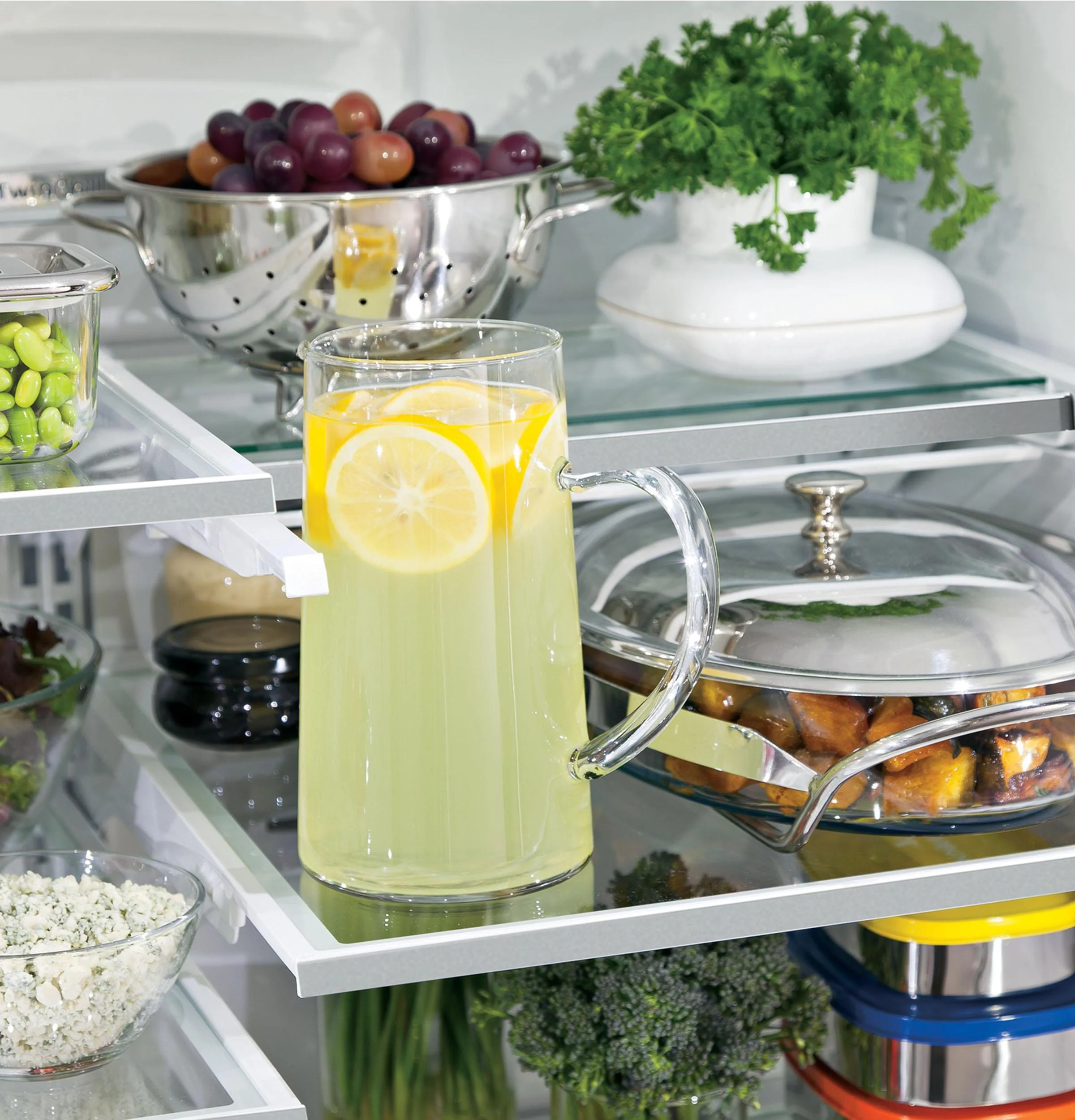 GE Profile™ Series ENERGY STAR® 22.1 Cu. Ft. Counter-Depth French-Door Refrigerator with Hands-Free AutoFill - Image 25