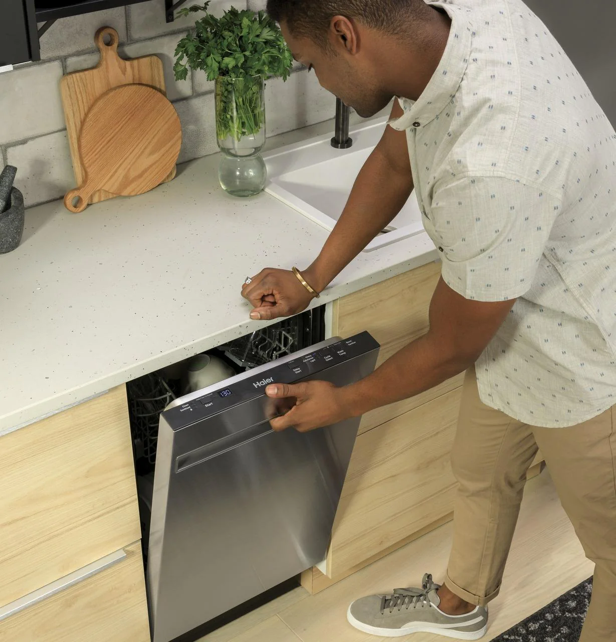 QDT125SSLSS Haier ENERGY STAR® 18" Stainless Steel Interior Dishwasher with Sanitize Cycle - Image 23