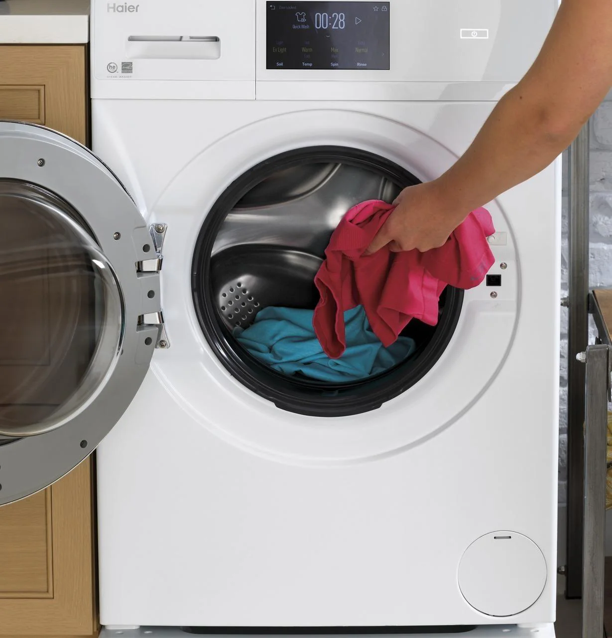 QFW150SSNWW Haier ENERGY STAR® 2.4 Cu. Ft. Smart Frontload Washer - Image 60