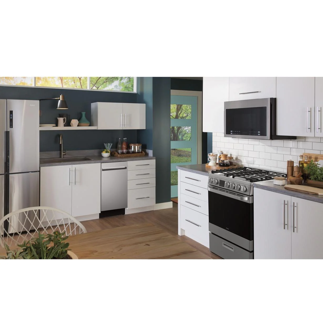 Haier QGAS740RMSS 24" 2.9 Cu. Ft. Gas Free-Standing Range with Convection and Modular Backguard - Image 30