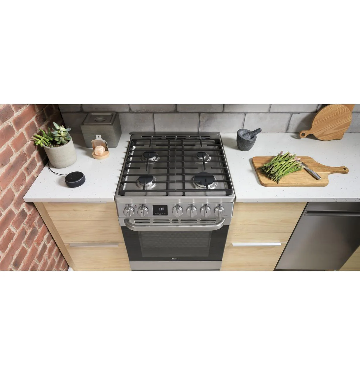 Haier QGAS740RMSS 24" 2.9 Cu. Ft. Gas Free-Standing Range with Convection and Modular Backguard - Image 34