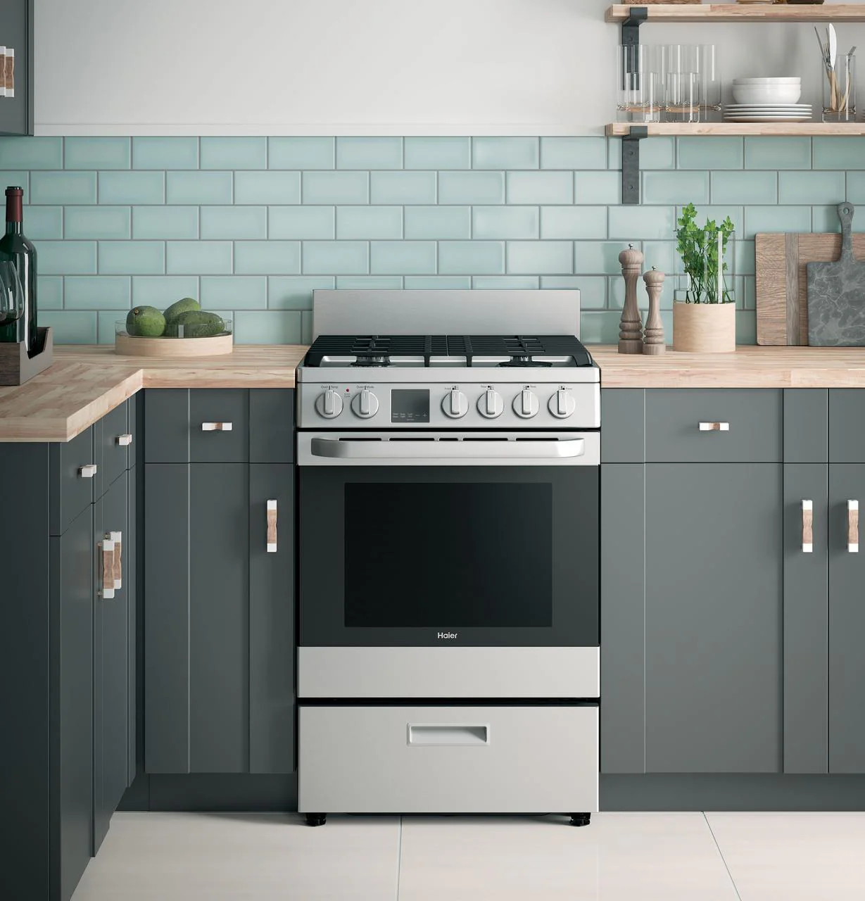 Haier QGAS740RMSS 24" 2.9 Cu. Ft. Gas Free-Standing Range with Convection and Modular Backguard - Image 9