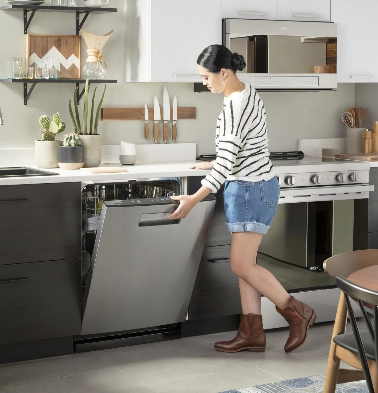 Haier 30" Smart Slide-In Electric Range with Convection - Image 32