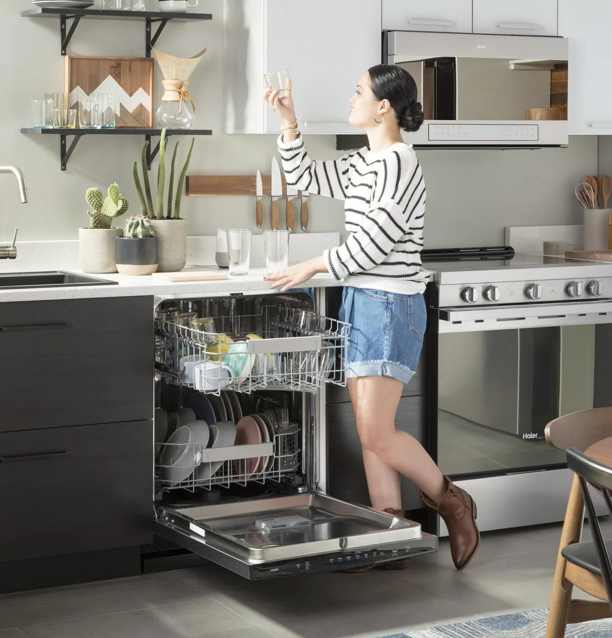 Haier 30" Smart Slide-In Electric Range with Convection - Image 37