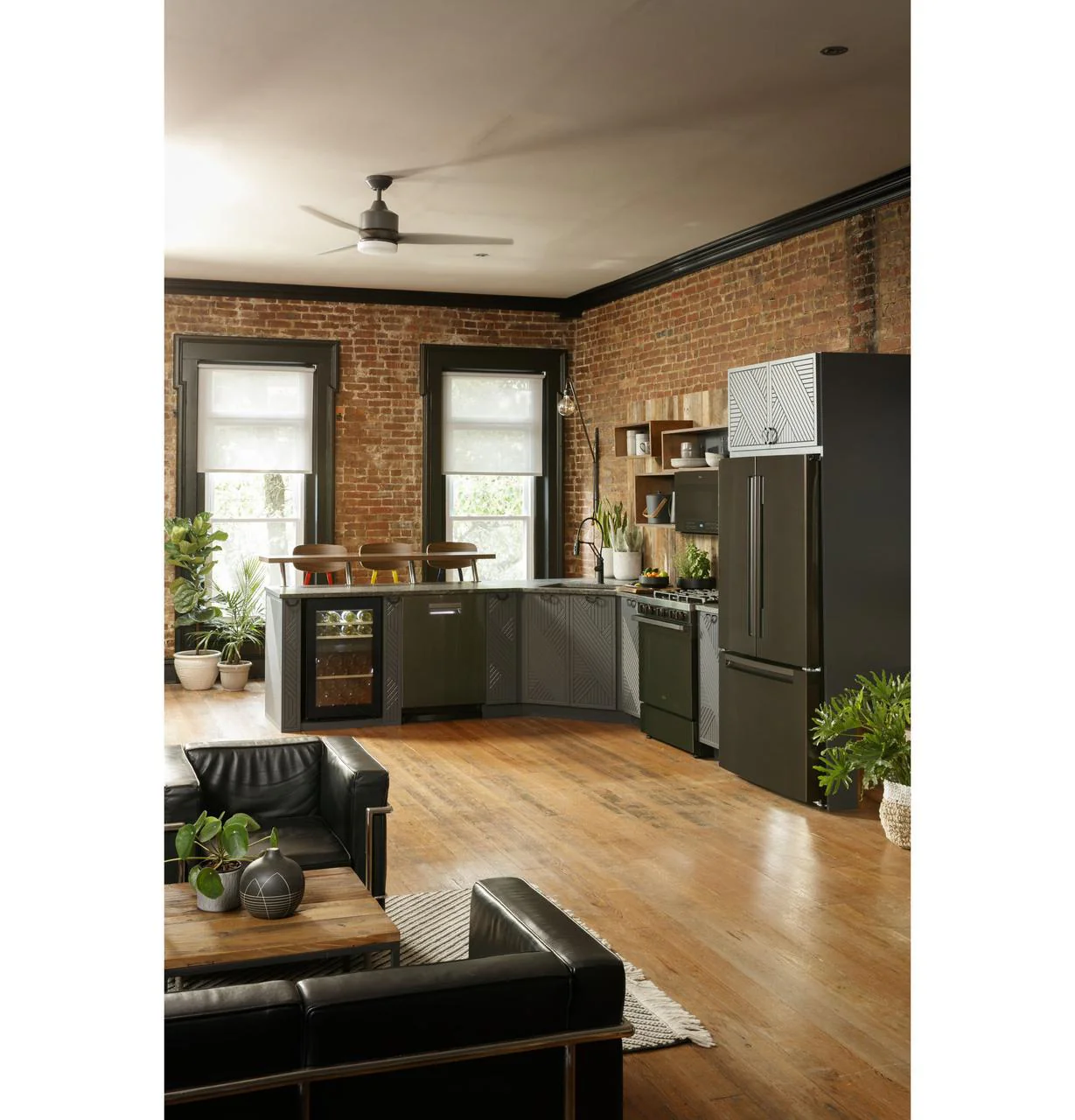 Haier QVM7167BNTS 30" 1.6 Cu. Ft. Smart Over-the-Range Microwave Oven - Image 9
