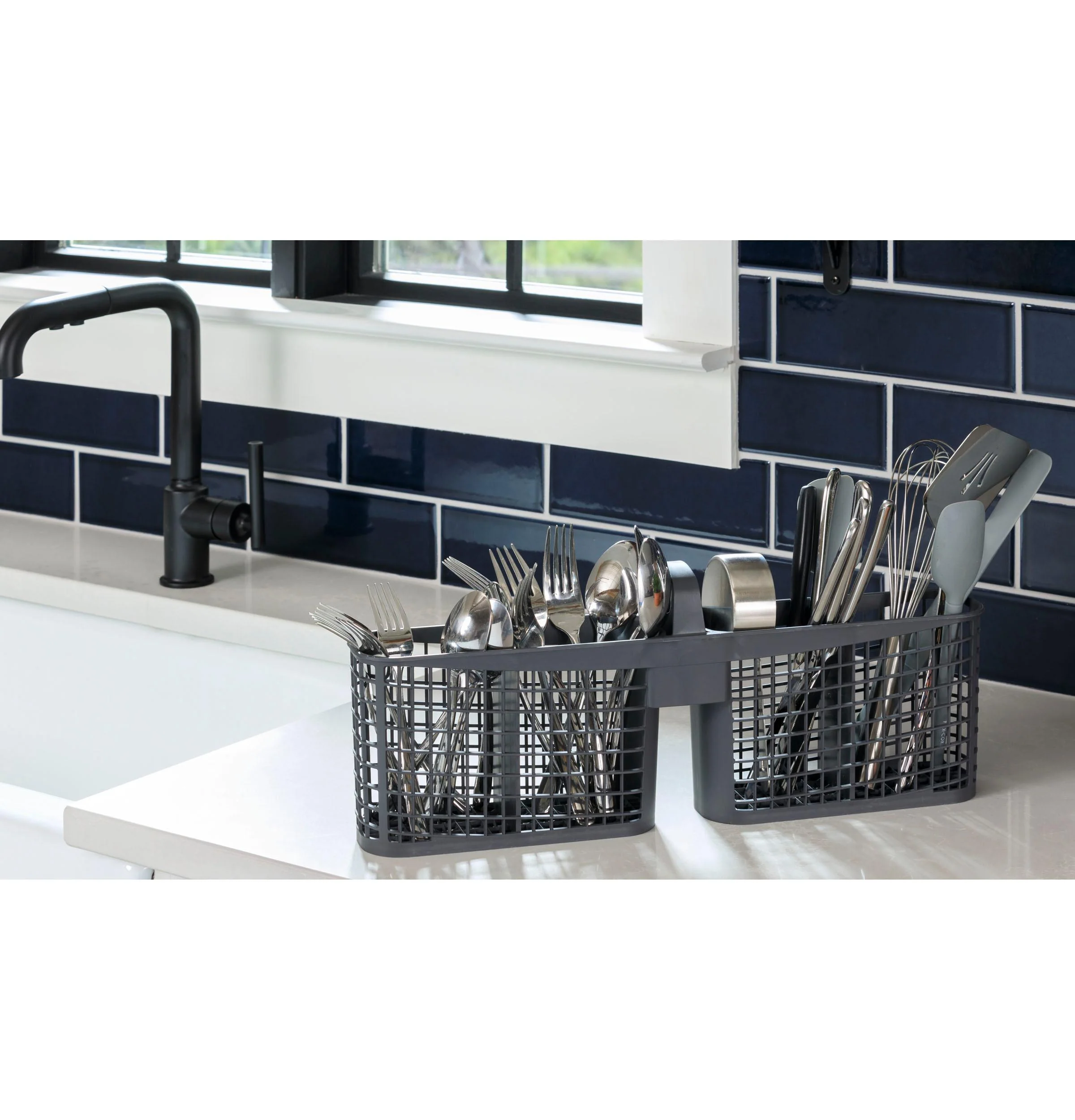 HDF310PGRWW Hotpoint® One Button Dishwasher with Plastic Interior - Image 6