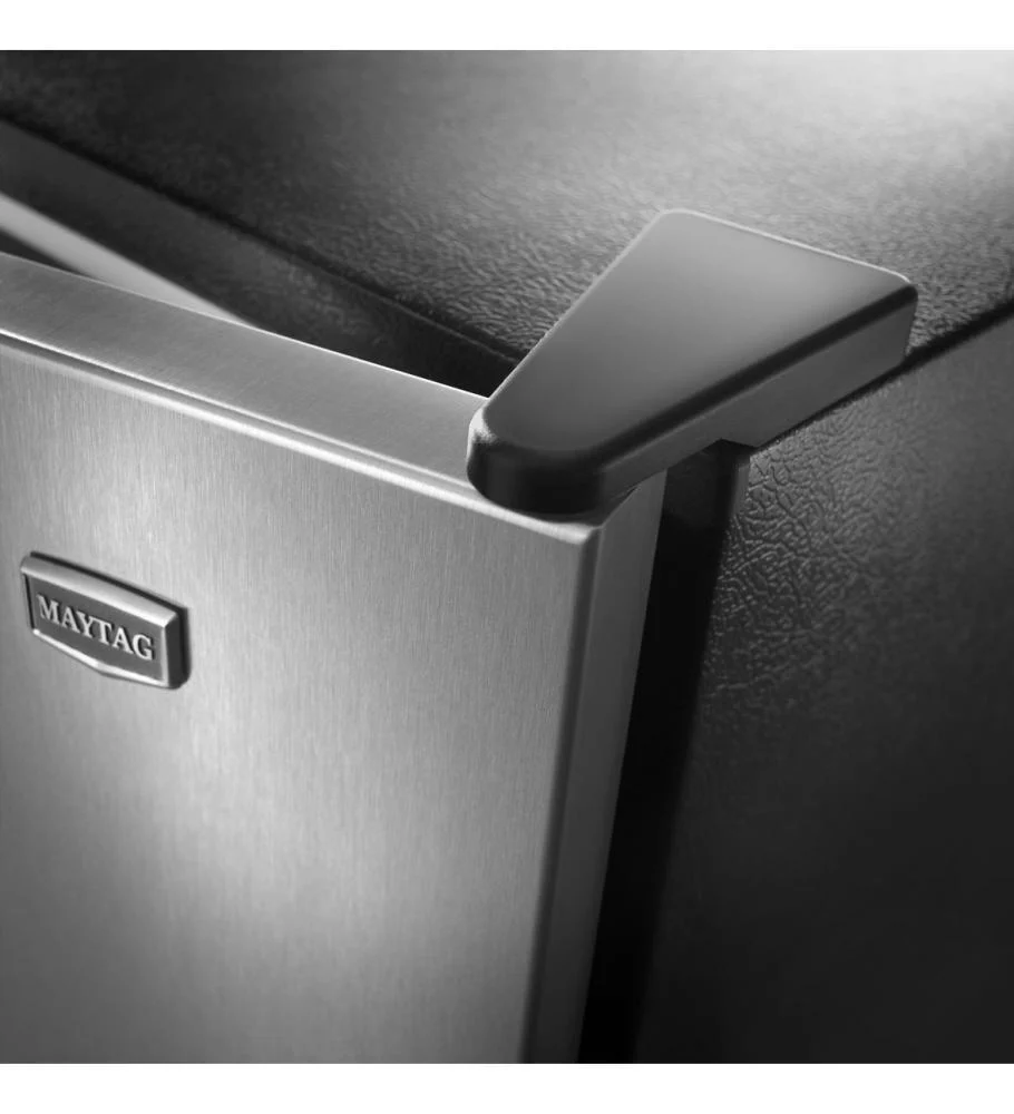 Maytag M1TXEGMYW Top-Freezer Refrigerator with FreshLock Crispers - Image 3