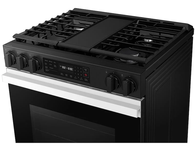 Samsung NSG6DB830012 Bespoke 6.0 cu. ft. Smart Slide-In Gas Range with Air Fry & Precision Knobs in White Glass - Image 7