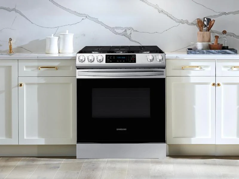 Samsung 6.0 cu. ft. Smart Slide-in Gas Range with Convection in Stainless Steel - Image 3