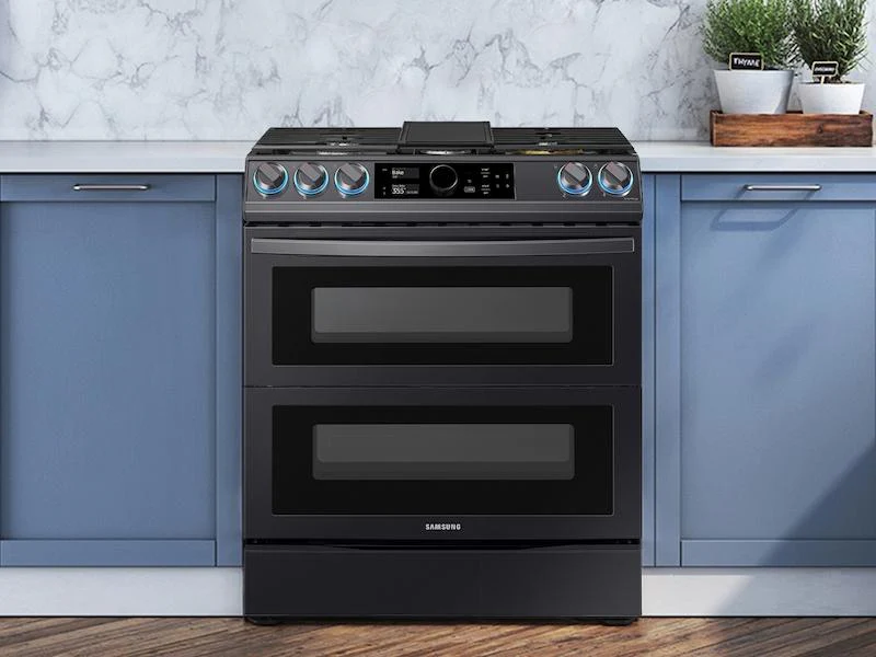 6.3 cu. ft. Flex Duo™ Front Control Slide-in Dual Fuel Range with Smart Dial, Air Fry, and Wi-Fi in Black Stainless Steel - Image 3