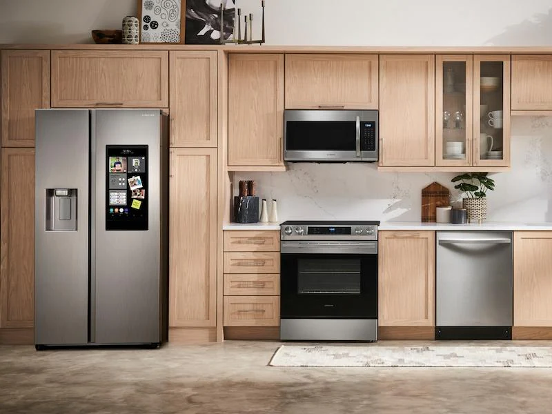 Samsung RS27T5561SR 26.7 cu. ft. Large Capacity Side-by-Side Refrigerator with Touch Screen Family Hub™ in Stainless Steel - Image 3