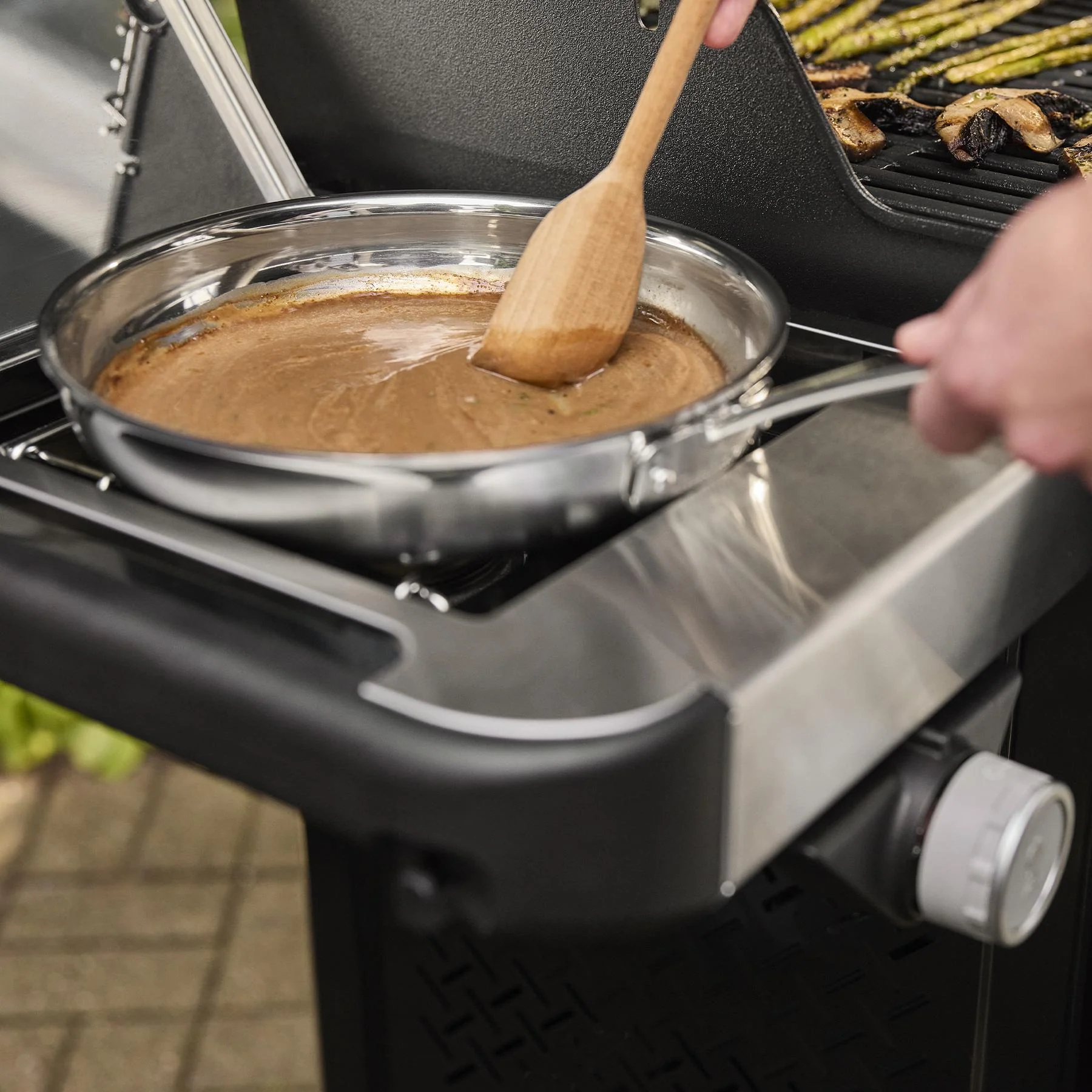 Weber 1500783 Spirit® E-435 Gas Grill (Natural Gas) - Black - Image 4