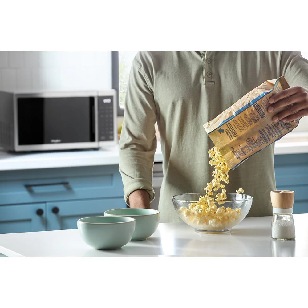 Whirlpool WMCS3018RW 0.7 cu. ft. White Countertop Microwave With Steam Clean - 700 watt - Image 37